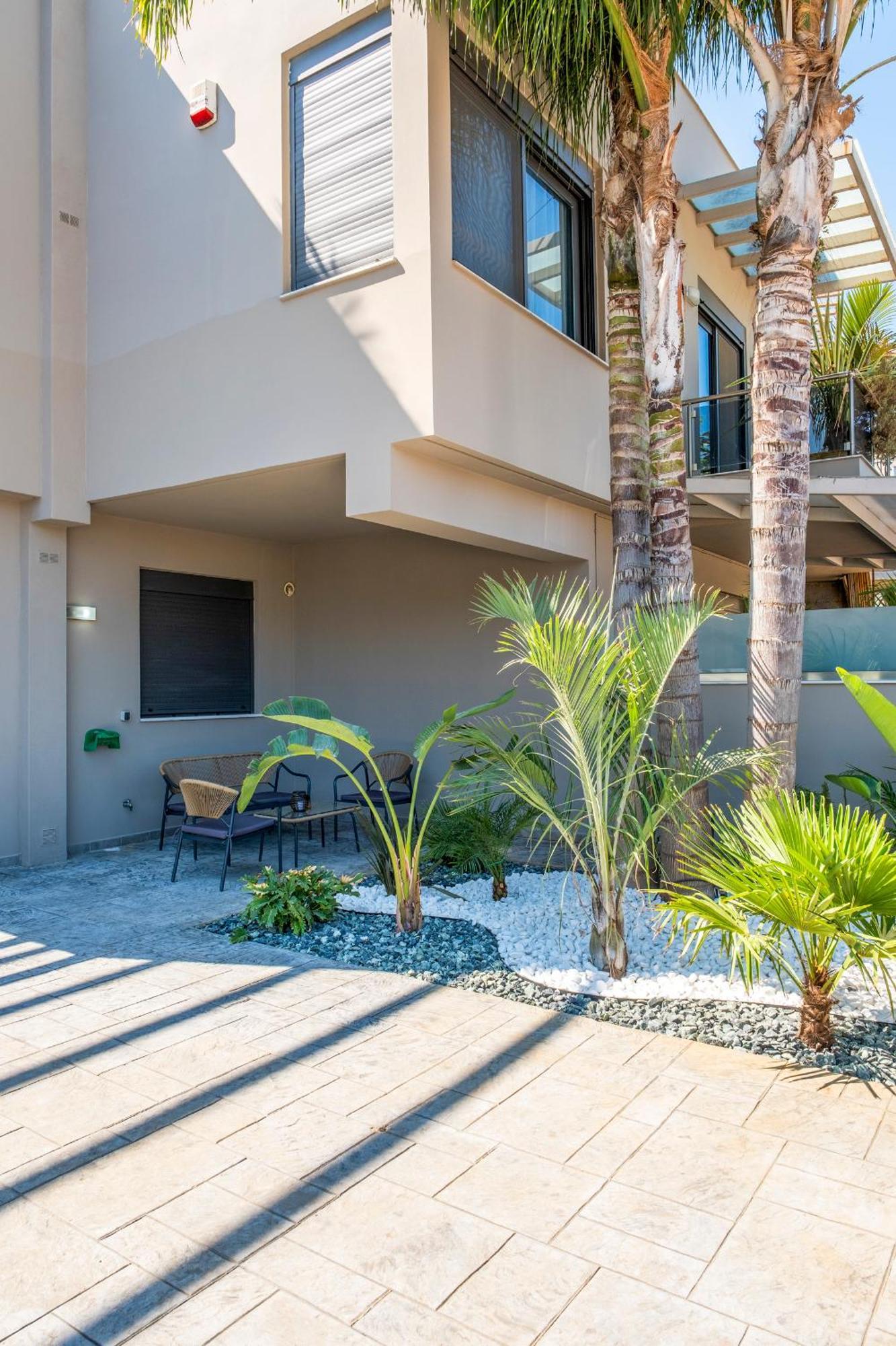 Delight Luxury Residences - Souda Bilik gambar